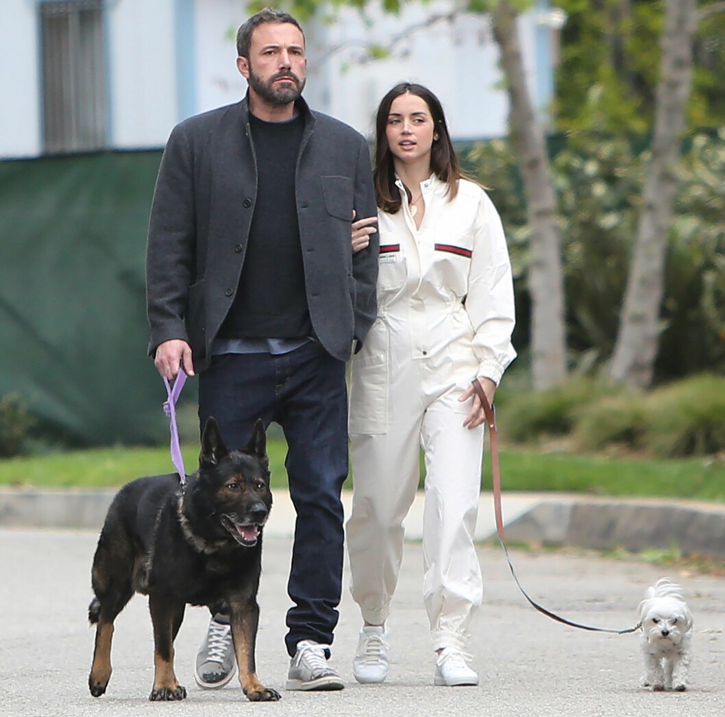 Ben Affleck och Ana de Armas syns nu allt oftare rasta sina hundar tillsammans. Ben Affleck Ana de Armas