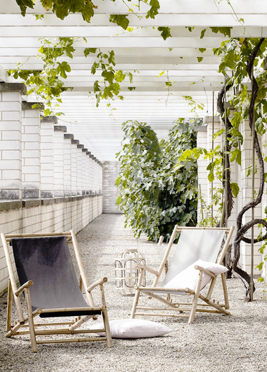 Foto: Broste Copenhagen Outdoor chairs in bamboo.