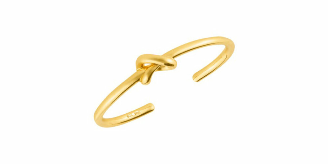 Knuten på Sophie by Sophies guldpläterade armband påminner om seglarknopar. Tidlöst och snyggt, pris 1 990 kr. Sophie by Sophies guldpläterade armband