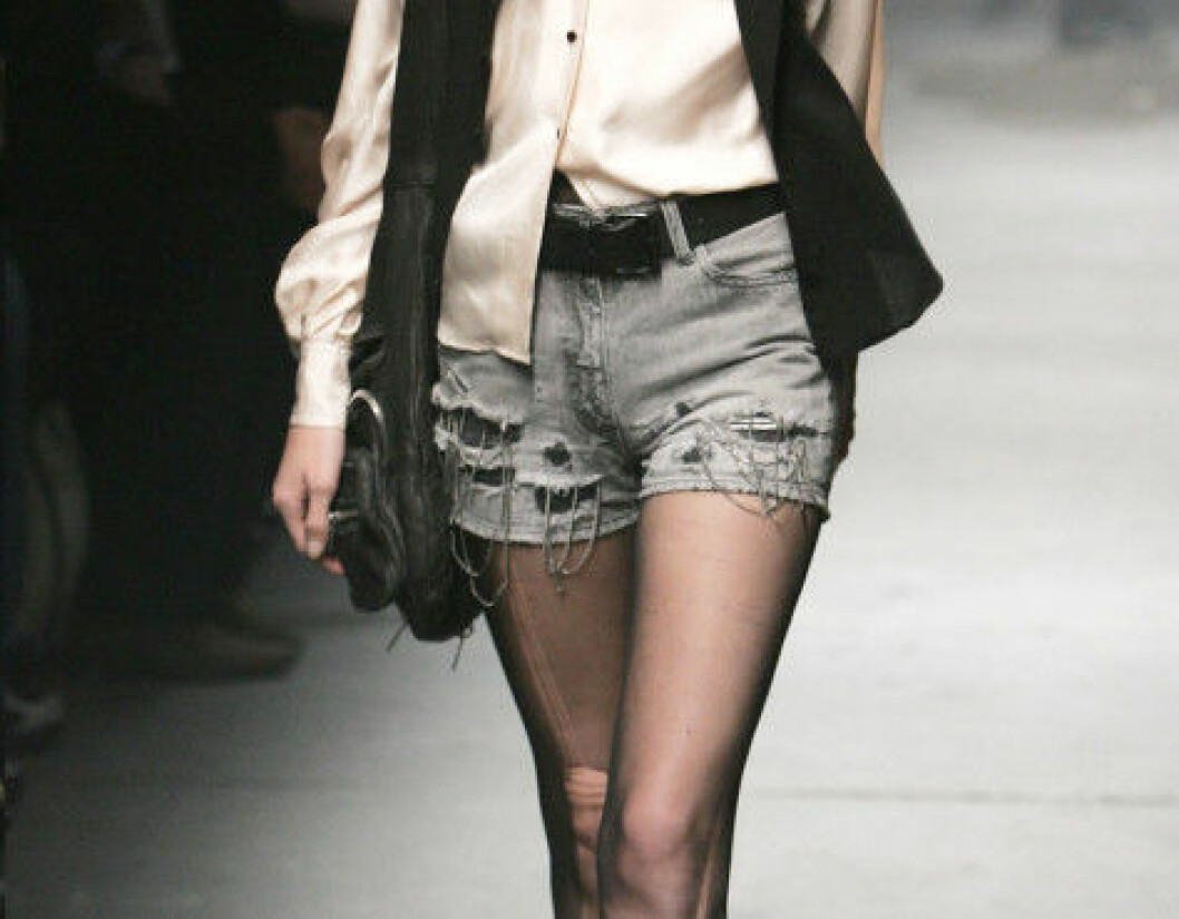 Foto: <a href="http://2.bp.blogspot.com/__NddmR2QiGo/TAOshSd3omI/AAAAAAAAAww/bX8N9rcvwkE/s1600/alexander-wang-ripped-chain-denim-shorts1.jpg" target="_blank">Alexander Wang</a> Foto: Alexander Wang