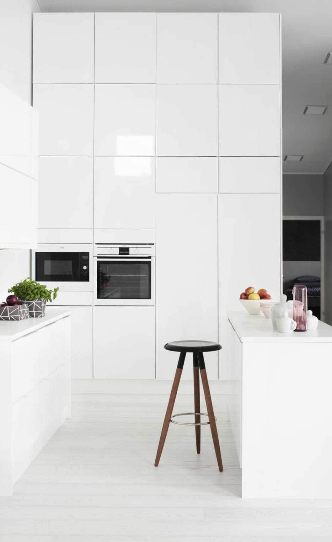 Via: <a href="http://www.lauraseppanen.com/gallery/prop-styling-housing-fair-finland-2012/" target="_blank">Laura Seppänen</a> 04. compact-kitchen