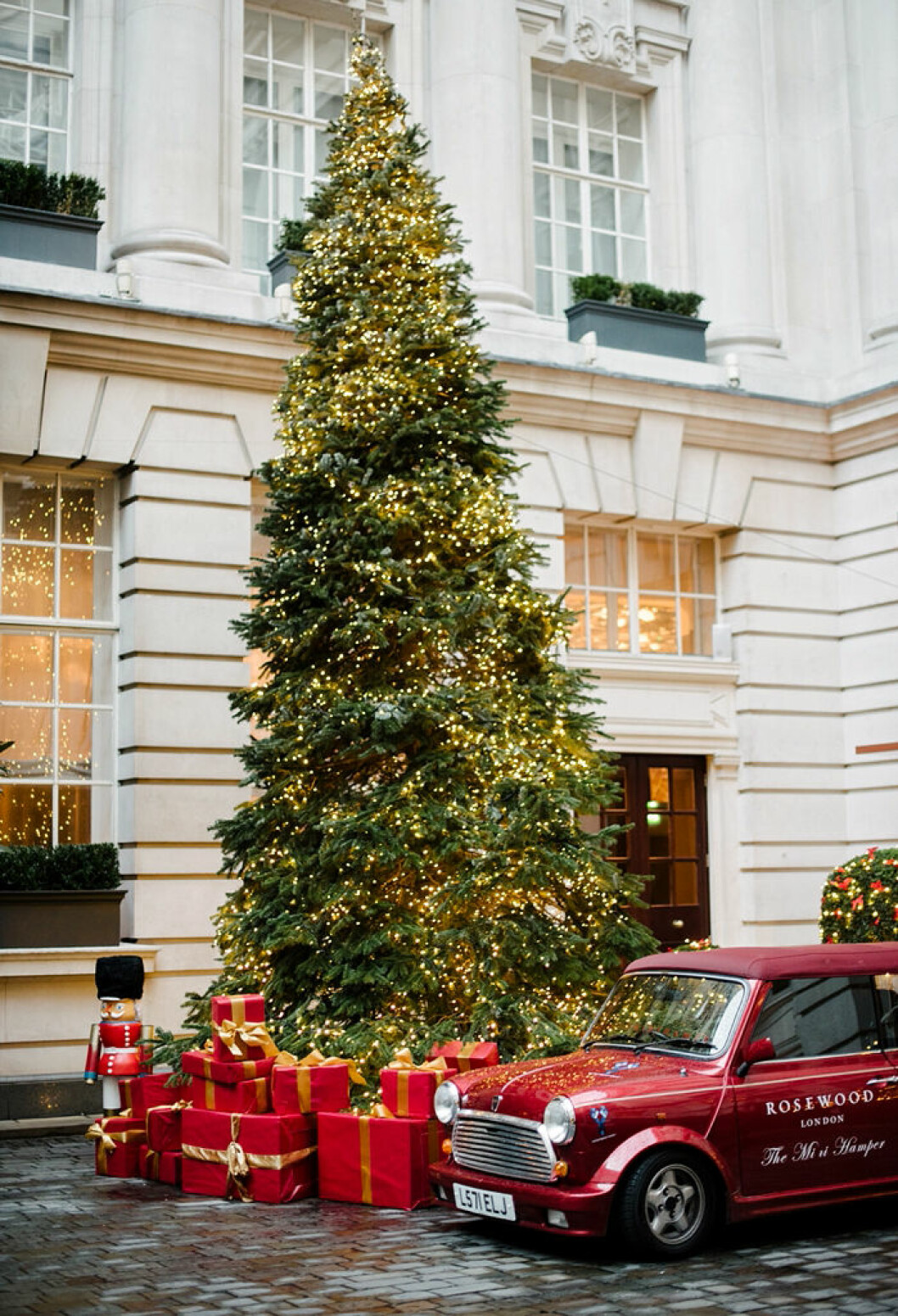 Foto via: <a href="http://london-bride.com/little-london-elopement-in-chelsea-on-christmas-eve/" target="_blank" rel="noopener">London bride</a>