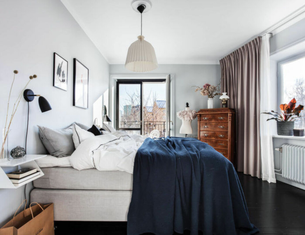 Foto: <a href="https://www.instagram.com/mccann_sthlm/" target="_blank" rel="noopener">Philip McCann</a> Styling: <a href="https://www.instagram.com/linalundinterior/" target="_blank" rel="noopener">Lina Lund Interior</a> för <a href="https://www.instagram.com/nestorfastighetsmakleri/" target="_blank" rel="noopener">Nestor fastighetsmäkleri</a>/mäklare: <a href="https://www.instagram.com/erikbysell/" target="_blank" rel="noopener">Erik Bysell</a> Bedroom in scandinavian home.
