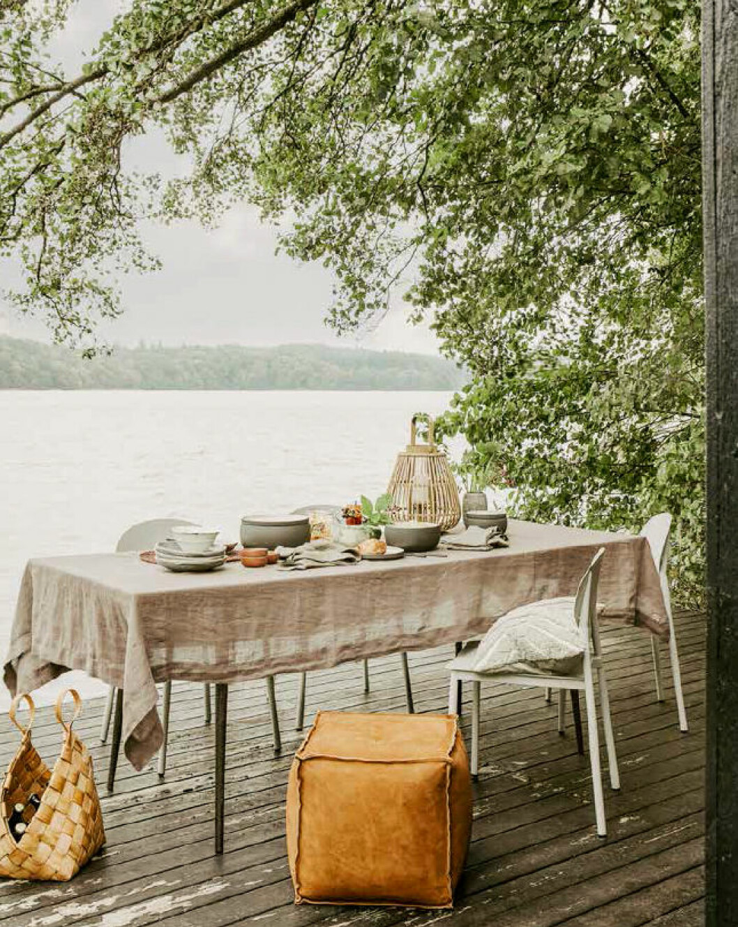 Foto: House Doctor Dinner table at the pier in the summer.