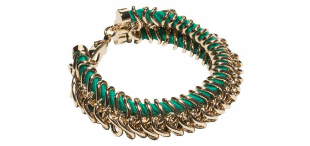 Guldfärgat armband med repdetalj, 390 kr, & Other Stories. Guldfärgat armband med repdetalj, 390 kr, & Other Stories.