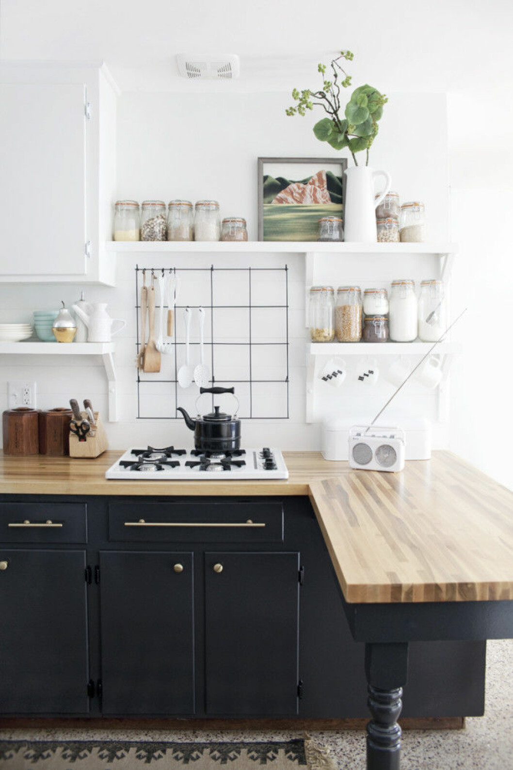 Via: <a href="http://lacueillette.net/2014/09/18/relooking-cuisine-avantapres/" target="_blank">La Cueillette</a> 06. compact-kitchen2