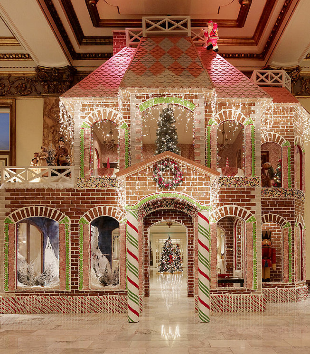 Foto via: <a href="https://www.capitolcorridor.org/blogs/get_on_board/weekend-picks-fairmont-gingerbread-house/" target="_blank" rel="noopener">Capitol corridor</a>