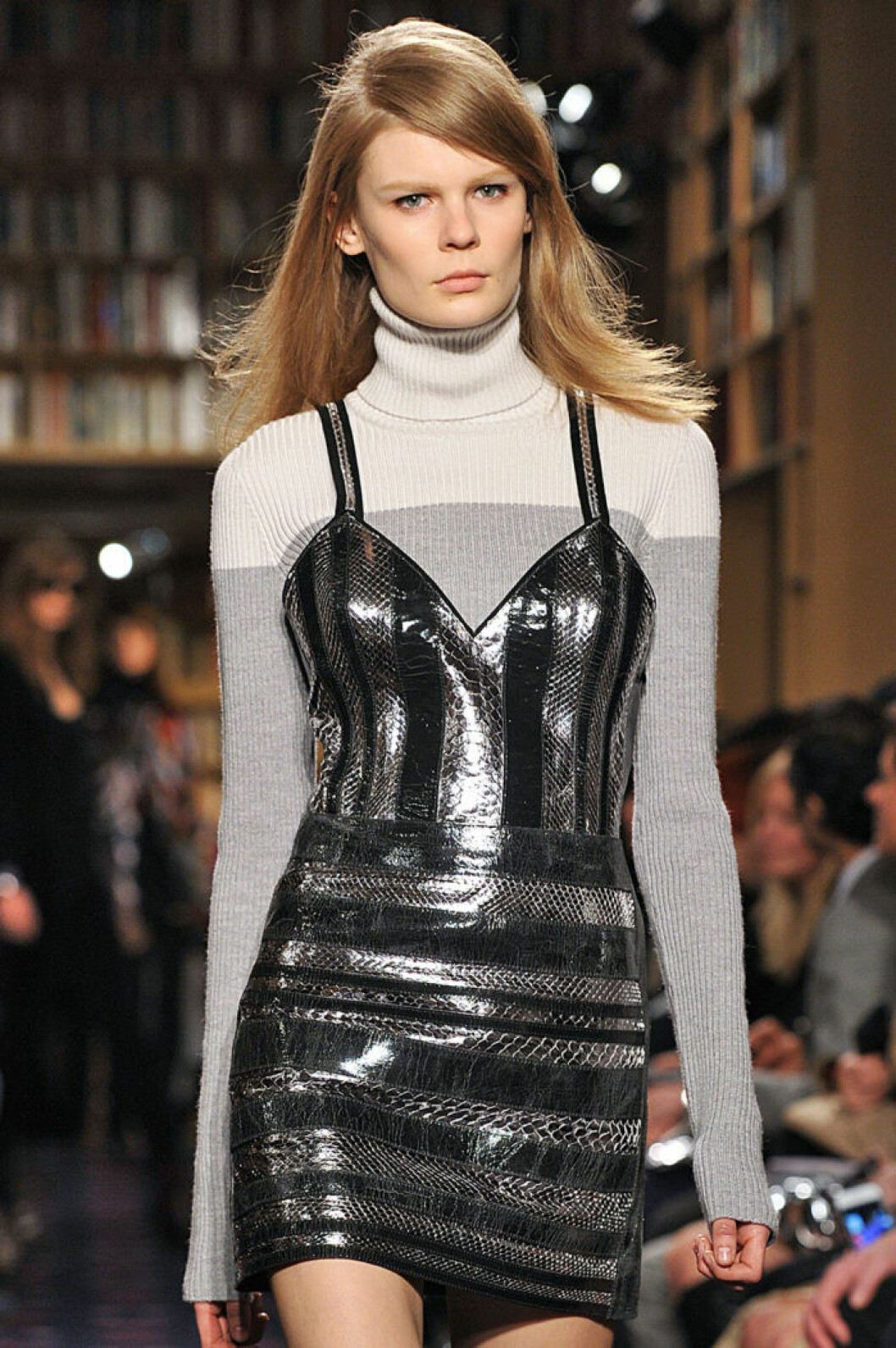 Till klänningen… hos Sonia Rykiel. Till klänningen… hos Sonia Rykiel.