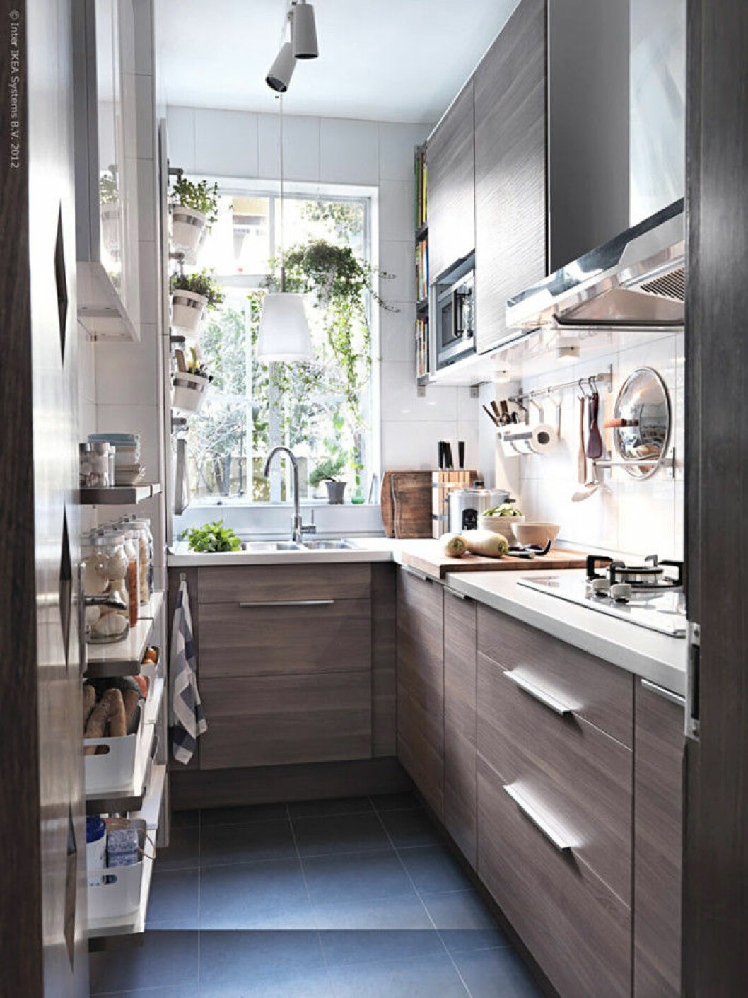 Via: <a href="http://livethemma.ikea.se/hojdare-i-sommarkoket/" target="_blank">Ikea</a> 08. compact-kitchen