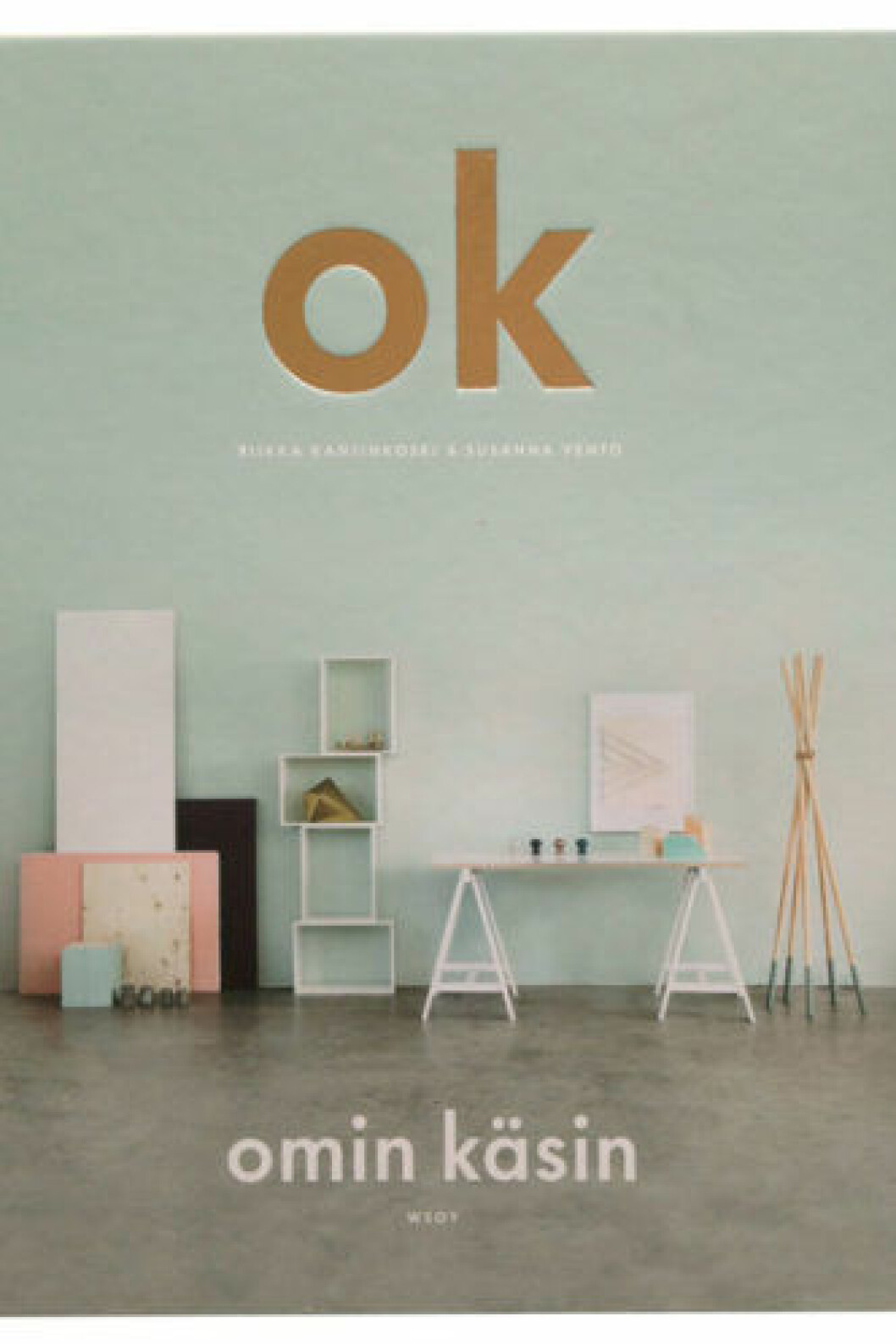 En gammal burk kan bli en kruka och en krok går att skapa av en mängd olika överblivna prylar i hemmet. Foto: <a href="https://www.elledecoration.se/varens-finaste-ikeahacks/" target="_blank" rel="noopener">Pretty Nice</a> Återbruka och prova på DIY-trenden – du behöver inte vara händig för att göra det här Ikea hacket
