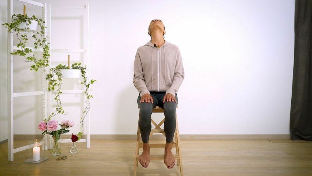 Yoga med Johanna – nackböj.