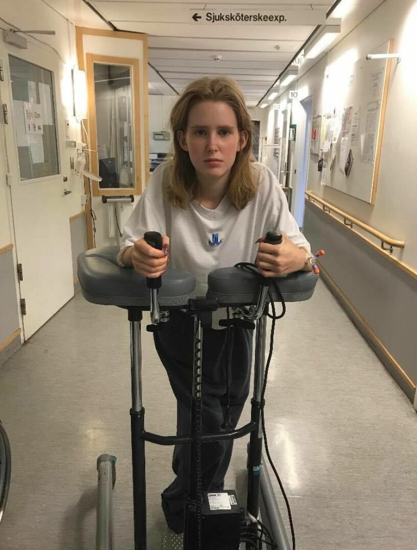 I flera månader var korridorerna på Karolinska sjukhuset i Solna hennes hem.