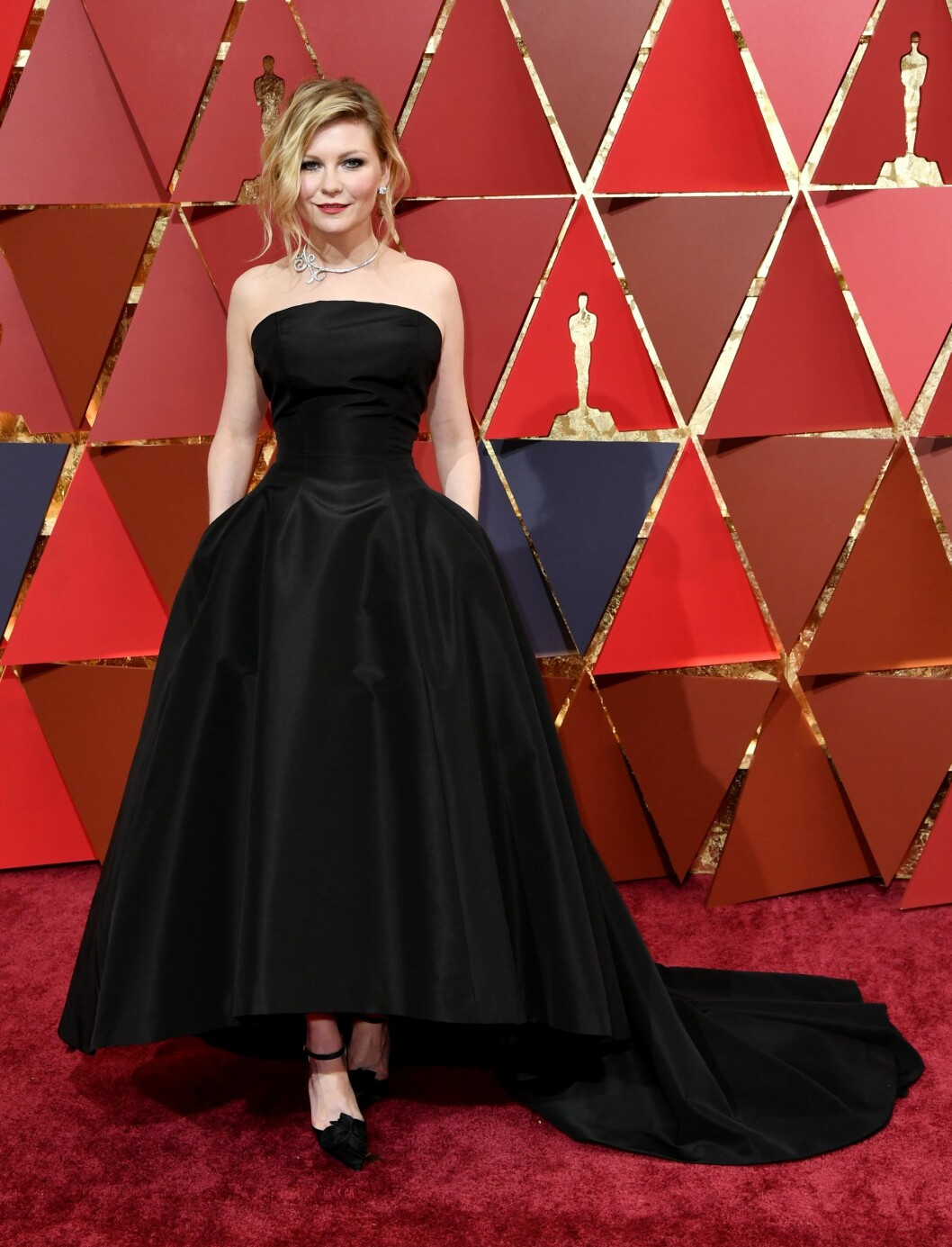 Kirsten Dunst är kaxig i blåsa från Dior. Kirsten-dunst-dior-oscars