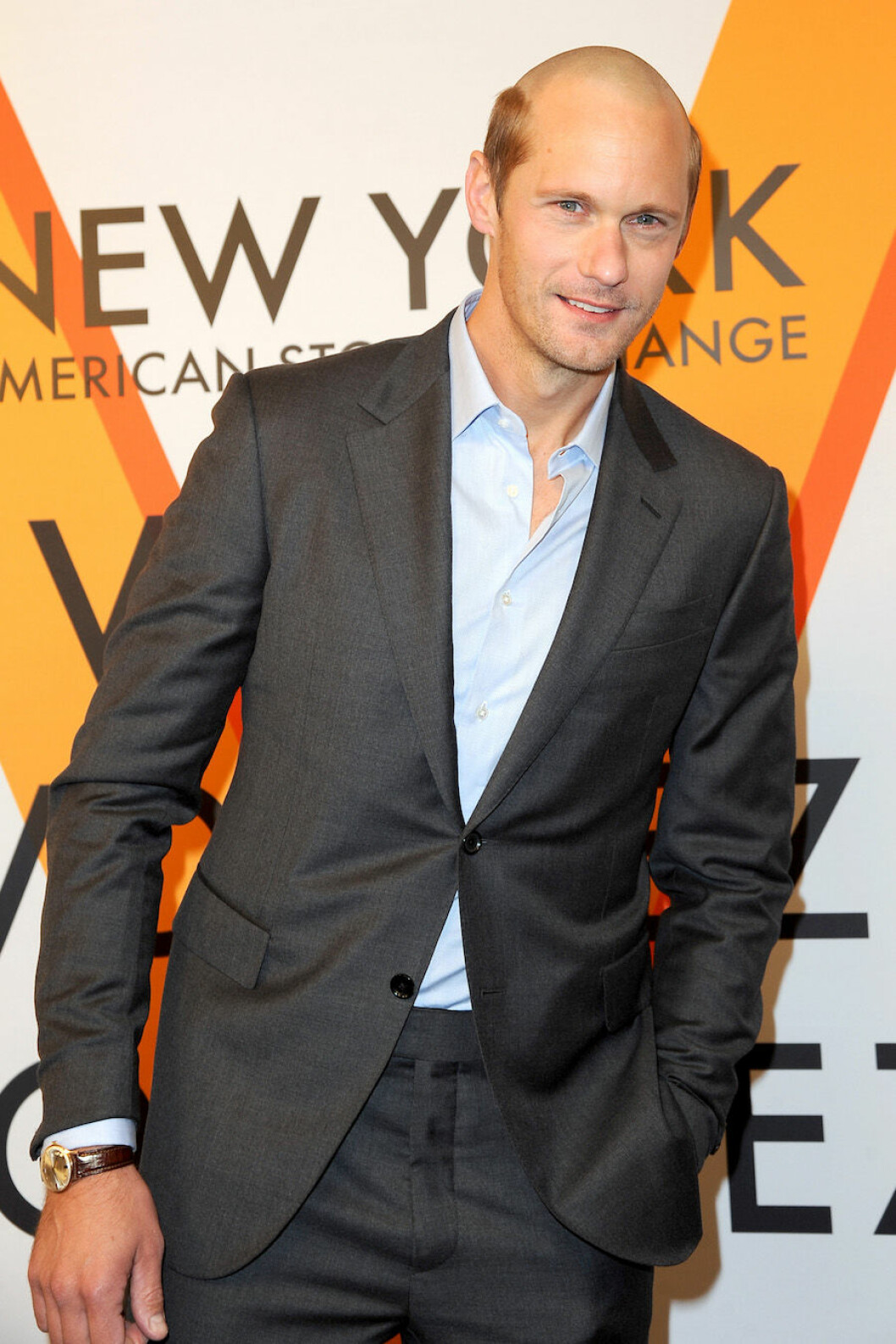 Alexander Skarsgård i sin nya semi-rakade look.