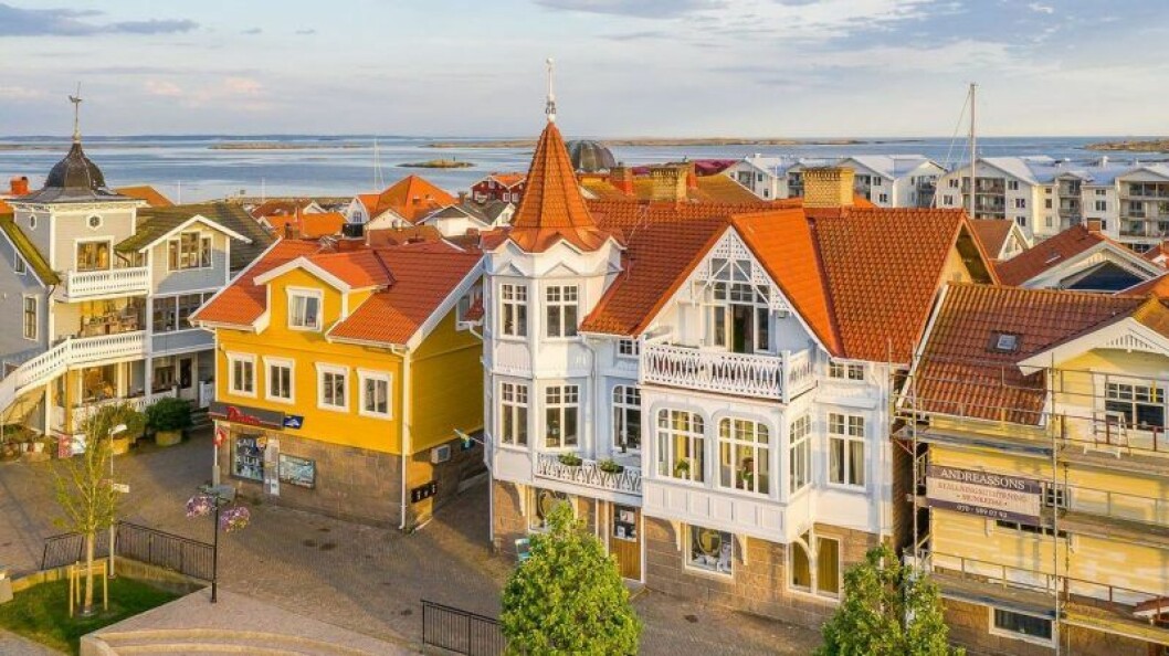 Huset ligger mitt i smeten i semesterparadiset på Smögen. Foto: Tomas Gillberg Hus på Smögen till salu på Hemnet