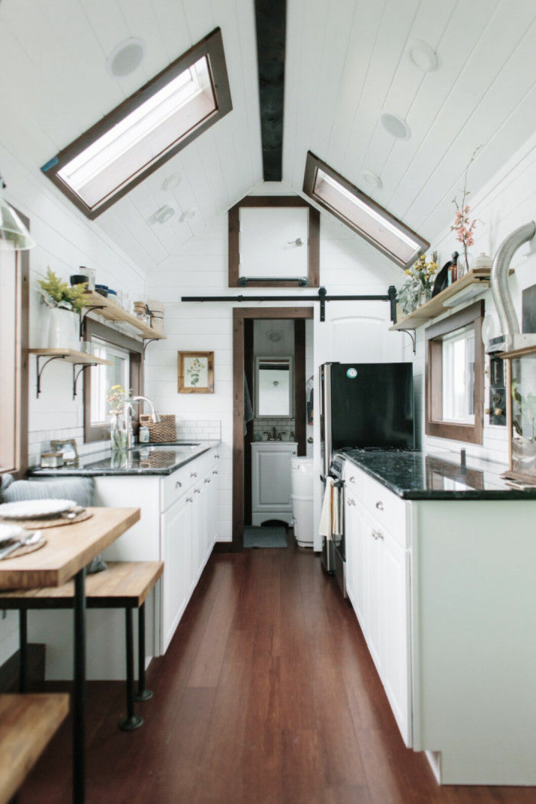 Via: <a href="http://smalldesignspace.com/real-estate/3066/" target="_blank">Small Design Space</a> 14. compact-kitchen