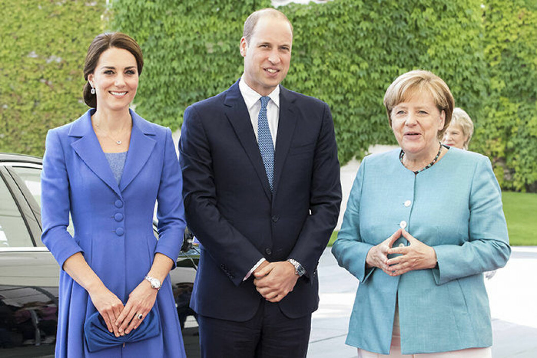 Angela Merkel vet hur hon ska hantera sina händer för att framstå som självsäker. Notera att Kate och William bemästrar punkt 1 på denna lista.
