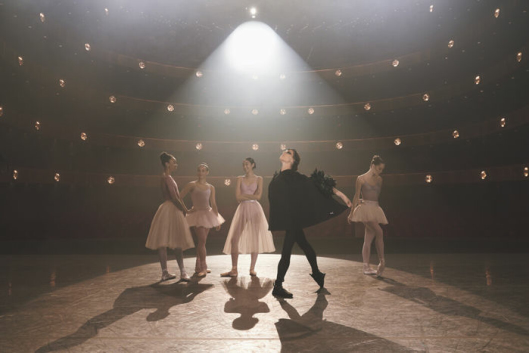 17ss_cc_wmn_doyou_nycb_swan_main_group_b_0770_cmyk
