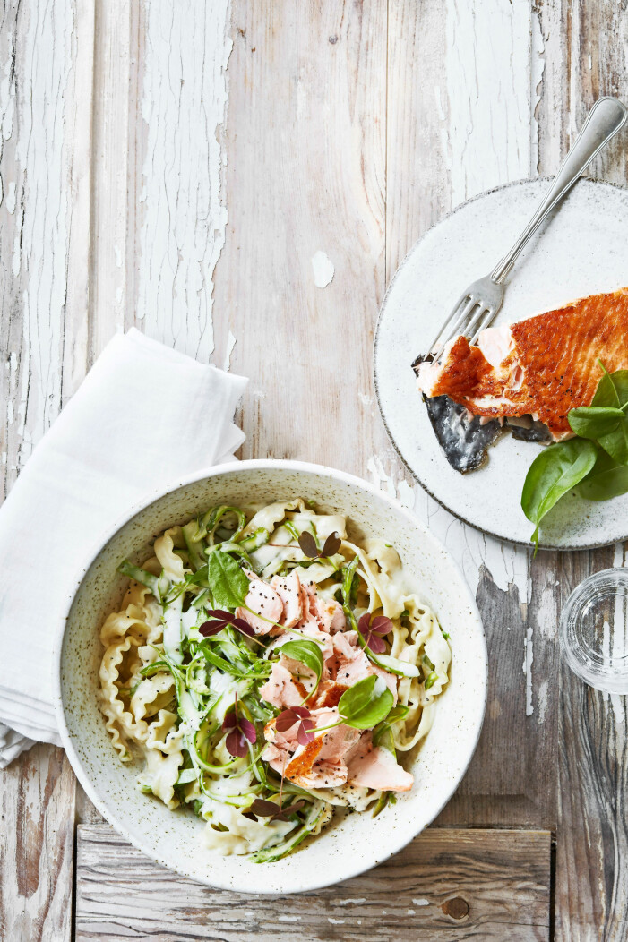 Snabbt, enkelt och lite lyxigt. Pasta med lax och sparriskräm