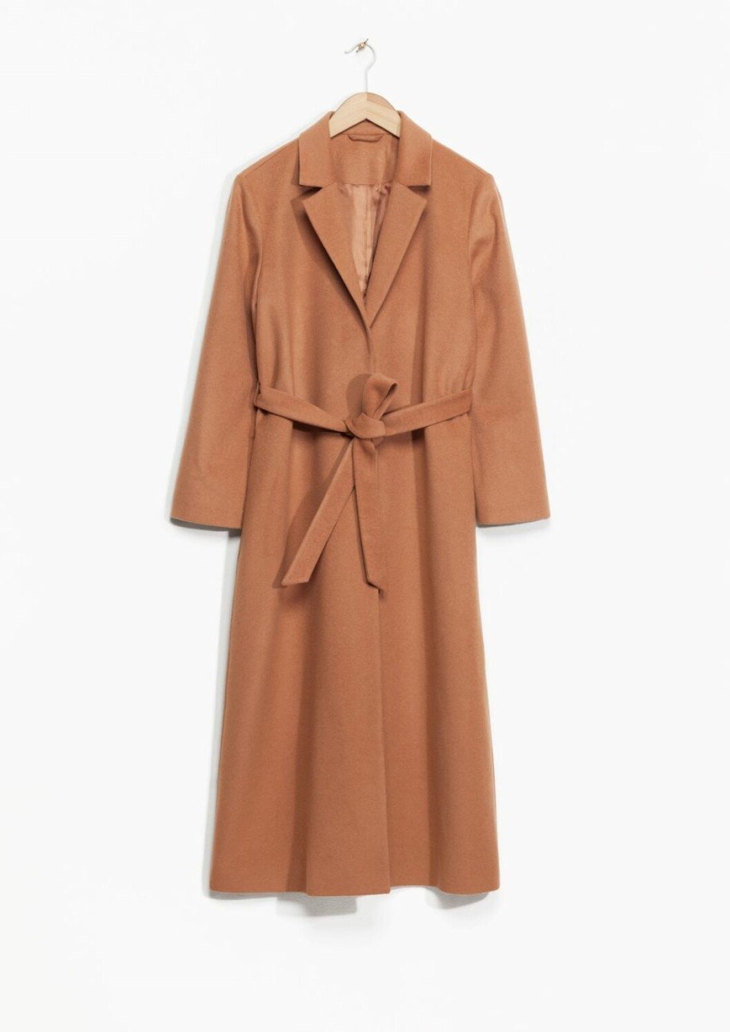 <a href="http://www.stories.com/se/Ready-to-wear/Jackets_Coats/Long_Waisted_Wool_Coat/582949-110024699.1">Klassisk modell</a>, 1 950 kr, & Other Stories. En perfekt höstjacka med rakare passform. klassisk-kappa-&-other-stories