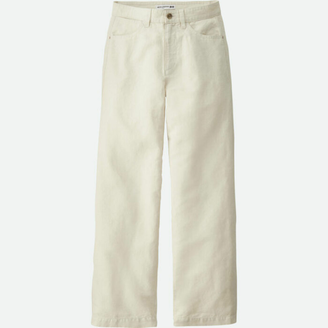 Ljusa chinos med brun knapp