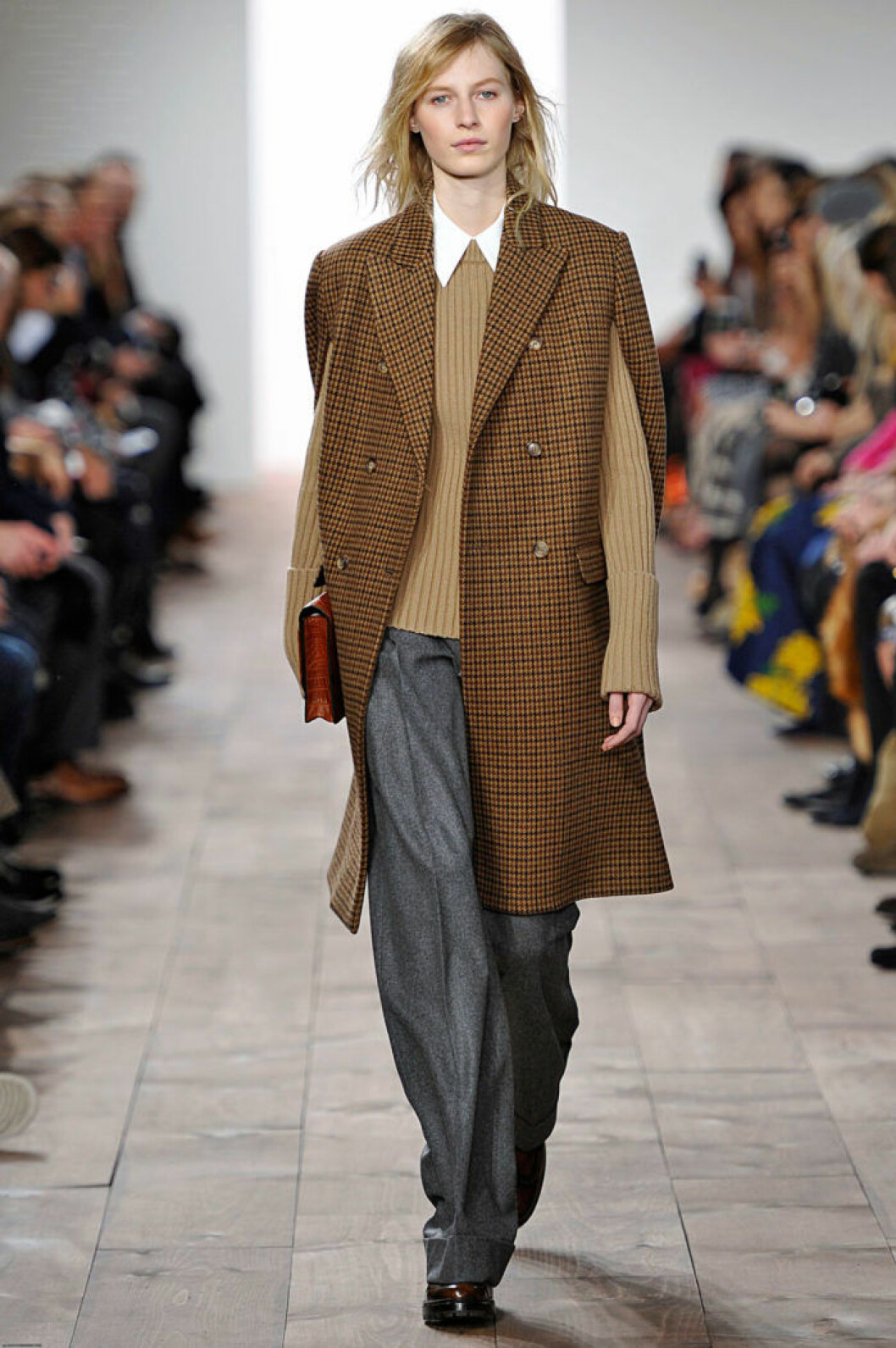 <span style="text-decoration: underline;"><strong>2. Maskulint</strong></span><br>Vida byxor är ett måste den här säsongen, gärna tillsammans med en ärmlös rock. Tänk lager på lager som hos Michael Kors. 2. Maskulint Vida byxor är ett måste den här säsongen, gärna tillsammans med en ärmlös rock. Tänk lager på lager som hos Michael Kors.