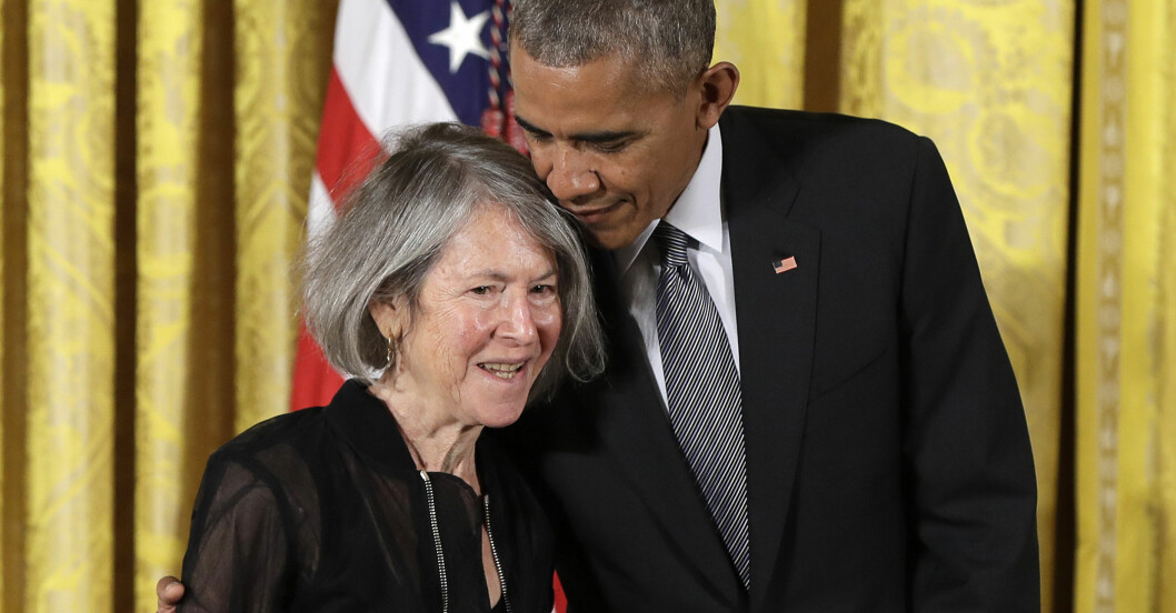 2015 tilldelades Louise Glück en hedersmedalj av Barack Obama.