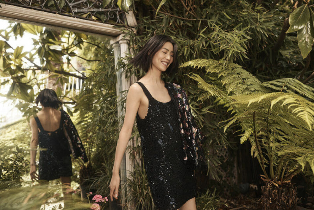Kort, svart paljettklänning. H&M Conscious Exclusive-kollektionen för höst/vinter 2018
