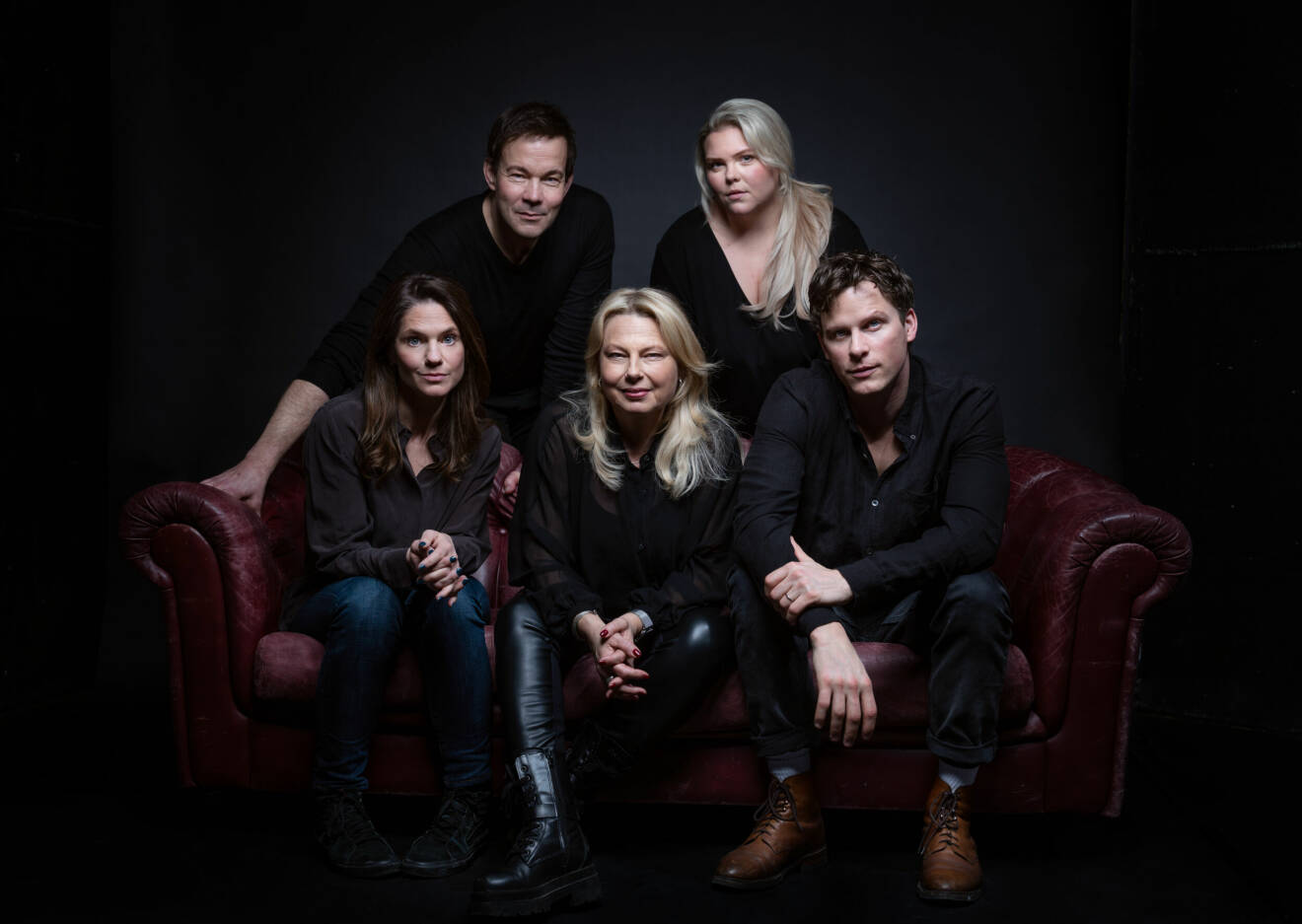 2:22 A Ghost Story-ensemblen fr v: Johannes Kuhnke, Johanna Nordström, Rakel Wärmländer, Helena Bergström (regi) och Adam Pålsson.