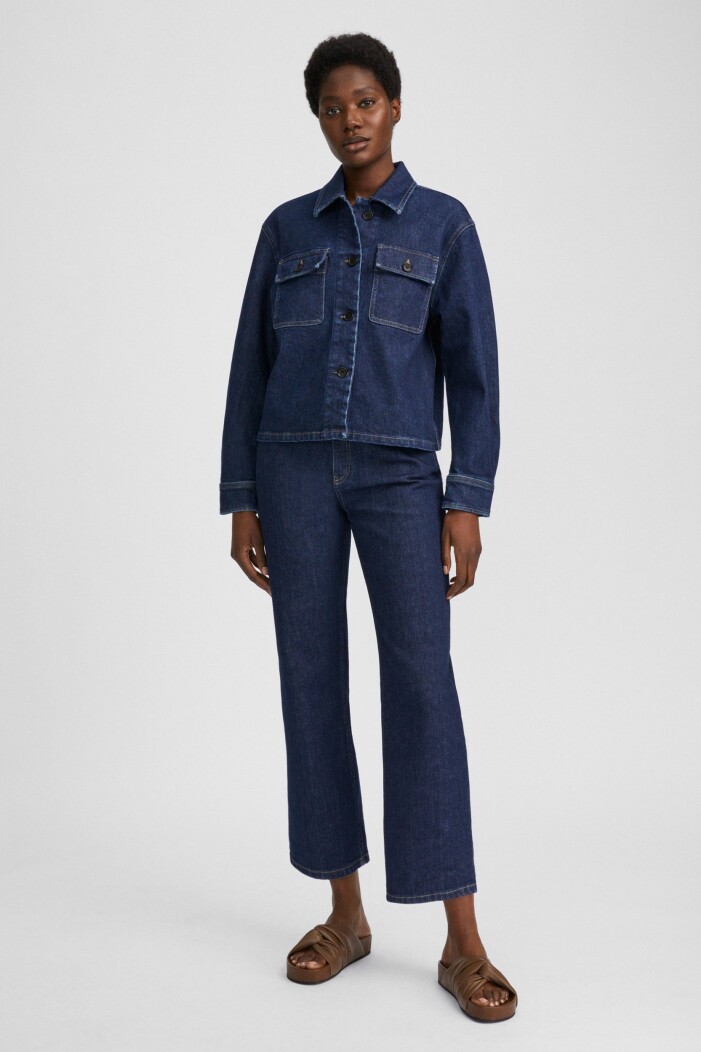 mörkblått denimset från Filippa K med jeansjacka och jeans