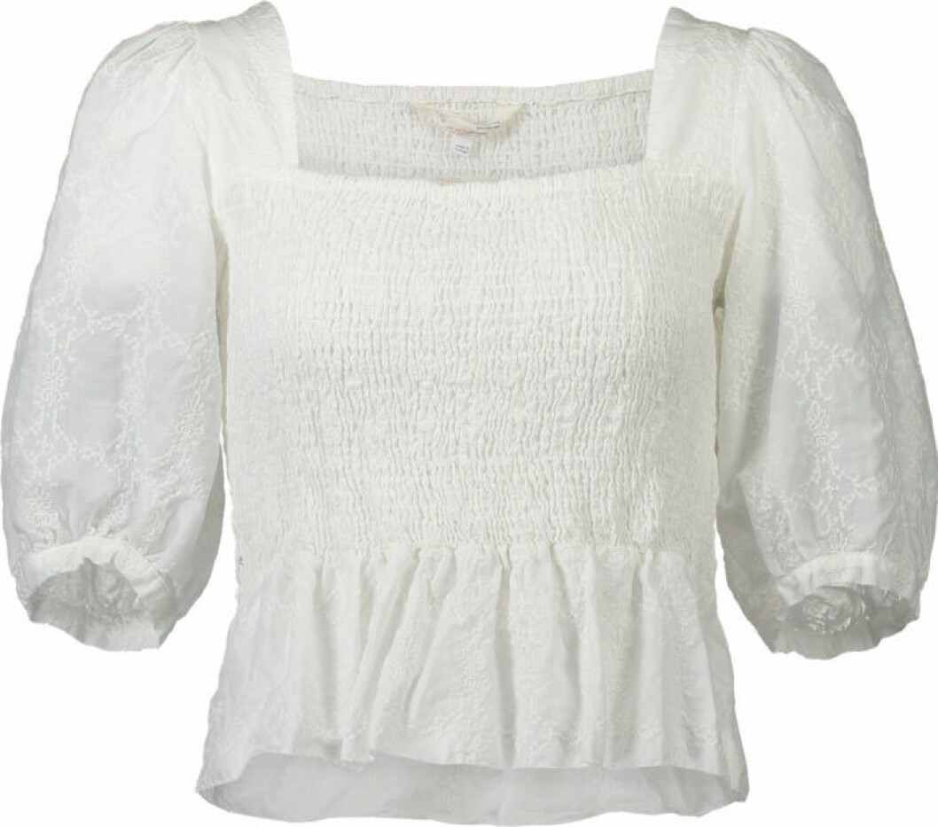 Vit blus med smock och puffärm