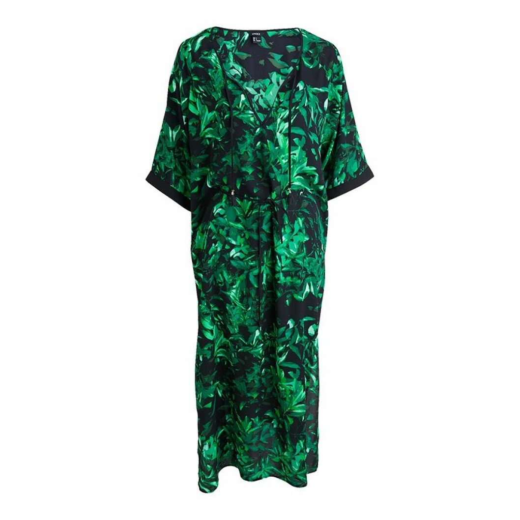 <a href="http://www.lindex.com/se/dam/oeverdelar/klaenningar/7424741/Moenstrad-kaftan/?styleId=84435339" target="_blank">Djungelmönster</a>, 399 kr, Lindex. kaftan-lindex