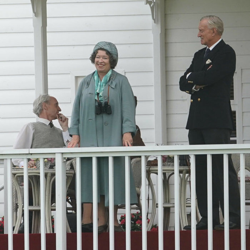 Marion Bailey i rollen som drottningmodern. Drottningens mamma i the Crown spelas av Marion Bailey i säsong 3.