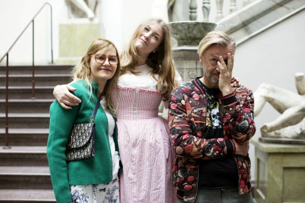 Elsa Billgren jobbar ihop med mamma och pappa i nya tv-serien. Foto: Alma Vestlund. Elsa Billgren i tv.serien Äkta Billgrens