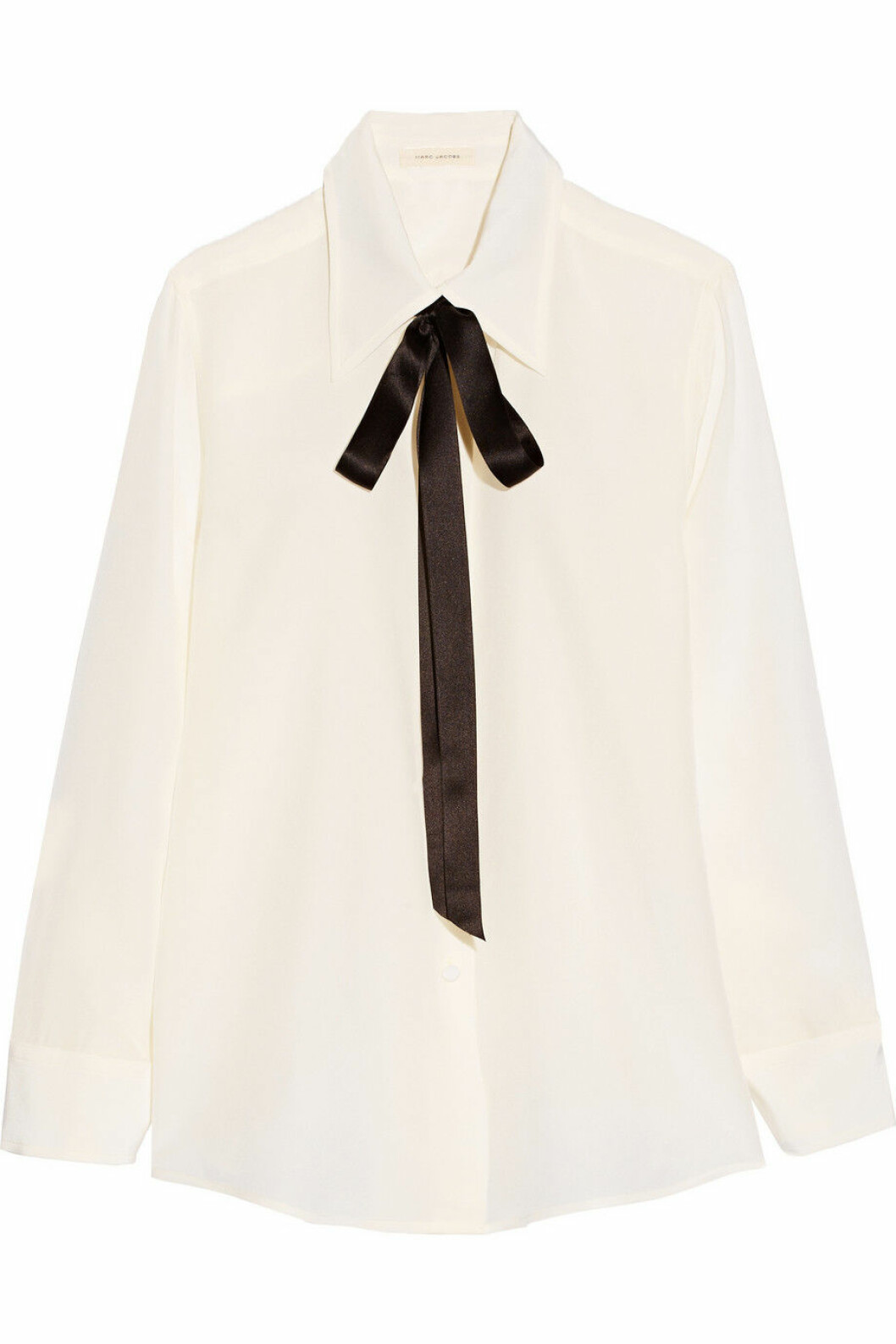 <a href="https://www.net-a-porter.com/se/en/product/712543/marc_jacobs/pussy-bow-silk-crepe-de-chine-shirt" target="_blank">Stilren blus</a>, 4 150 kr, Marc Jacobs/www.net-a-porter.com stilren-blus-marc-jacobs-net-a-porter