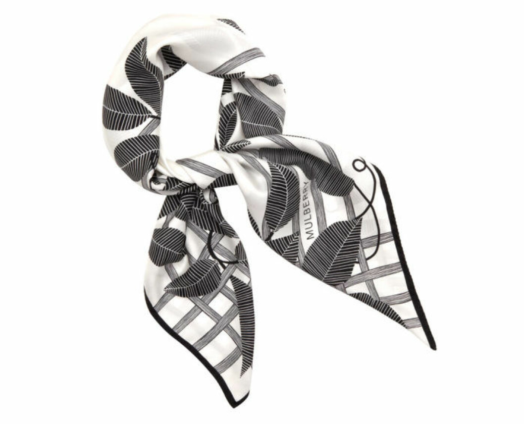 Sidenscarf med digitaltryck, 90×90 cm, ca 2 500 kr, Mulberry. Sidenscarf med digitaltryck, 90x90 cm, ca 2 500 kr, Mulberry.