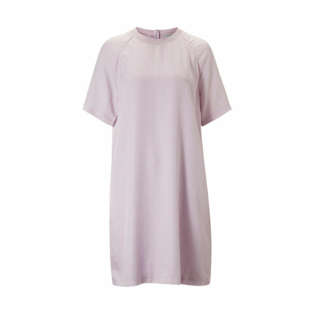 Ljuslila klänning t-shirtmodell Carin Wester/Åhléns