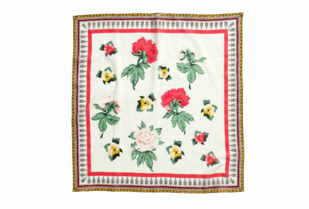 Bomullsscarf, 70×70 cm, 49,50 kr, H&M Loves Coachella. Bomullsscarf, 70x70 cm, 49,50 kr, H&M Loves Coachella.