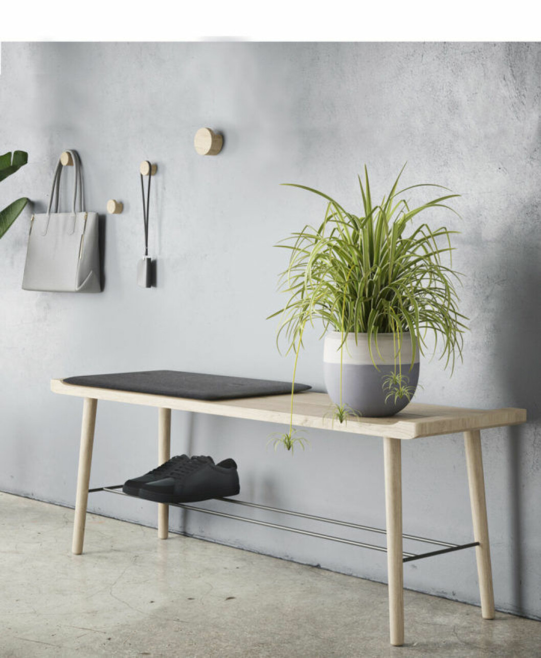 Skohyllan och bänken Scala Bench från by Wirth