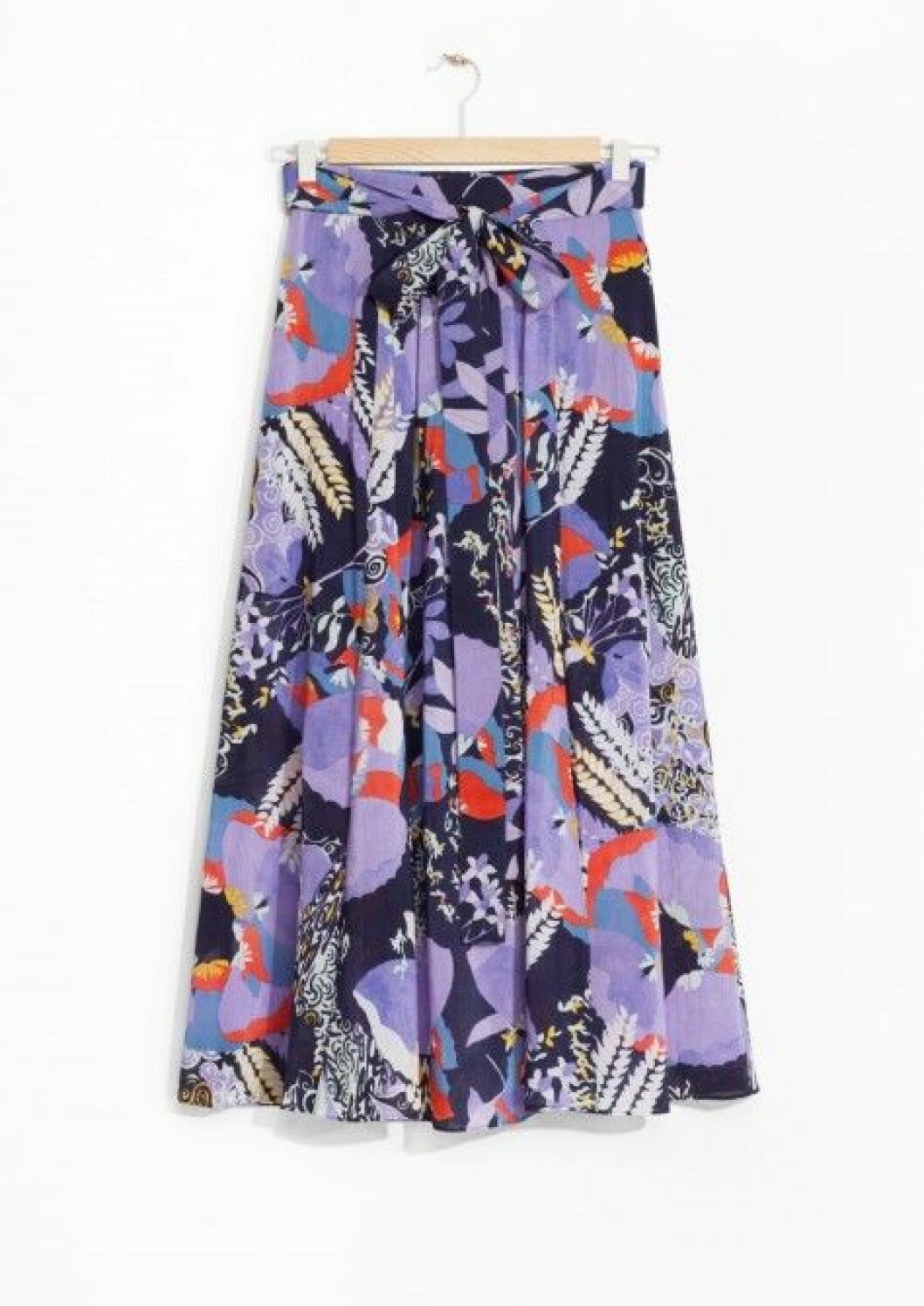 <a href="http://www.stories.com/se/Ready-to-wear/Skirts/Multiple_Slits_Skirt/590576-117124134.1" target="_blank">Vadlång kjol</a>, 750 kr, & Other Stories. vadlang-kjol-other-stories