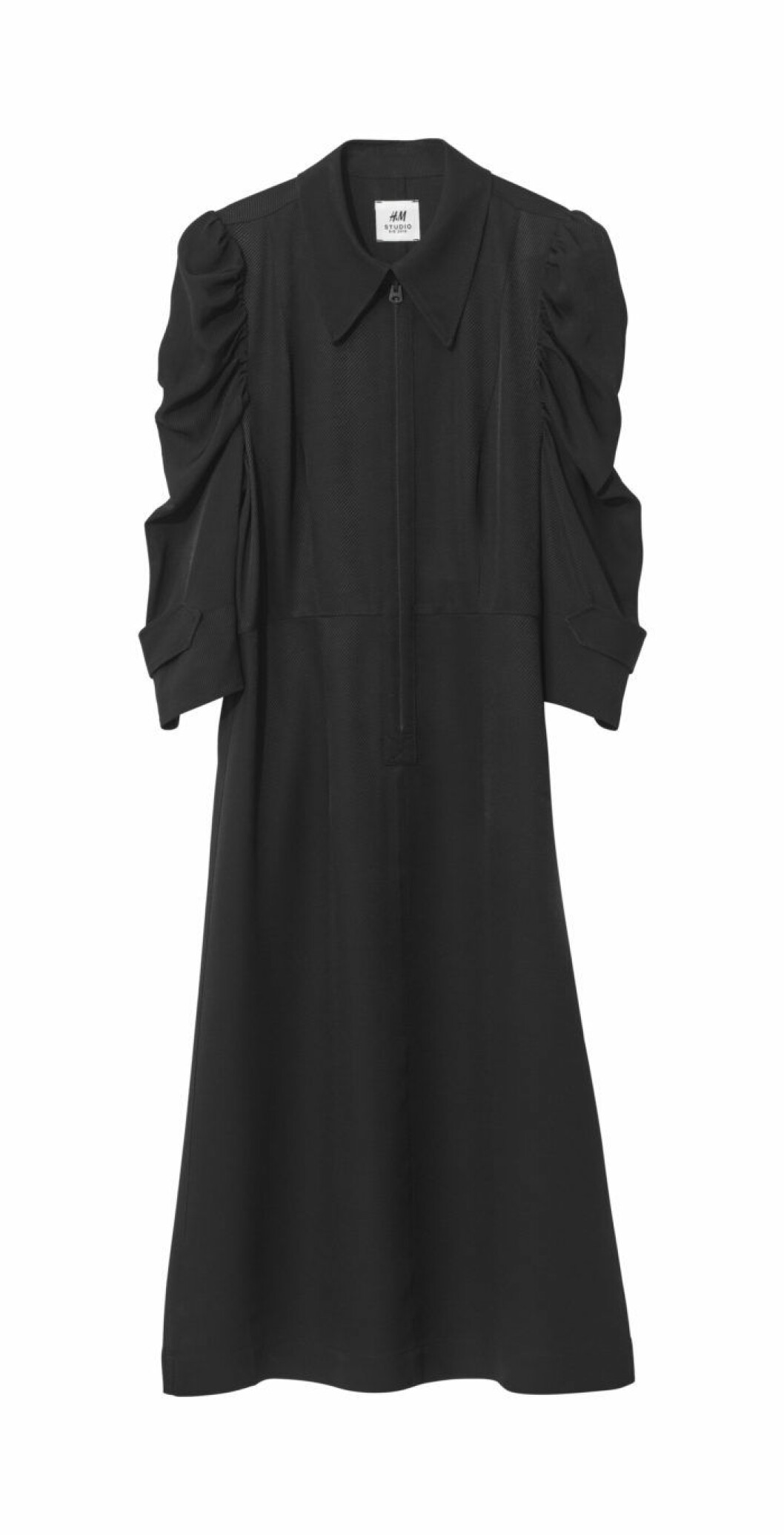 Svart klänning med rynkade ärmar, 799 kr.