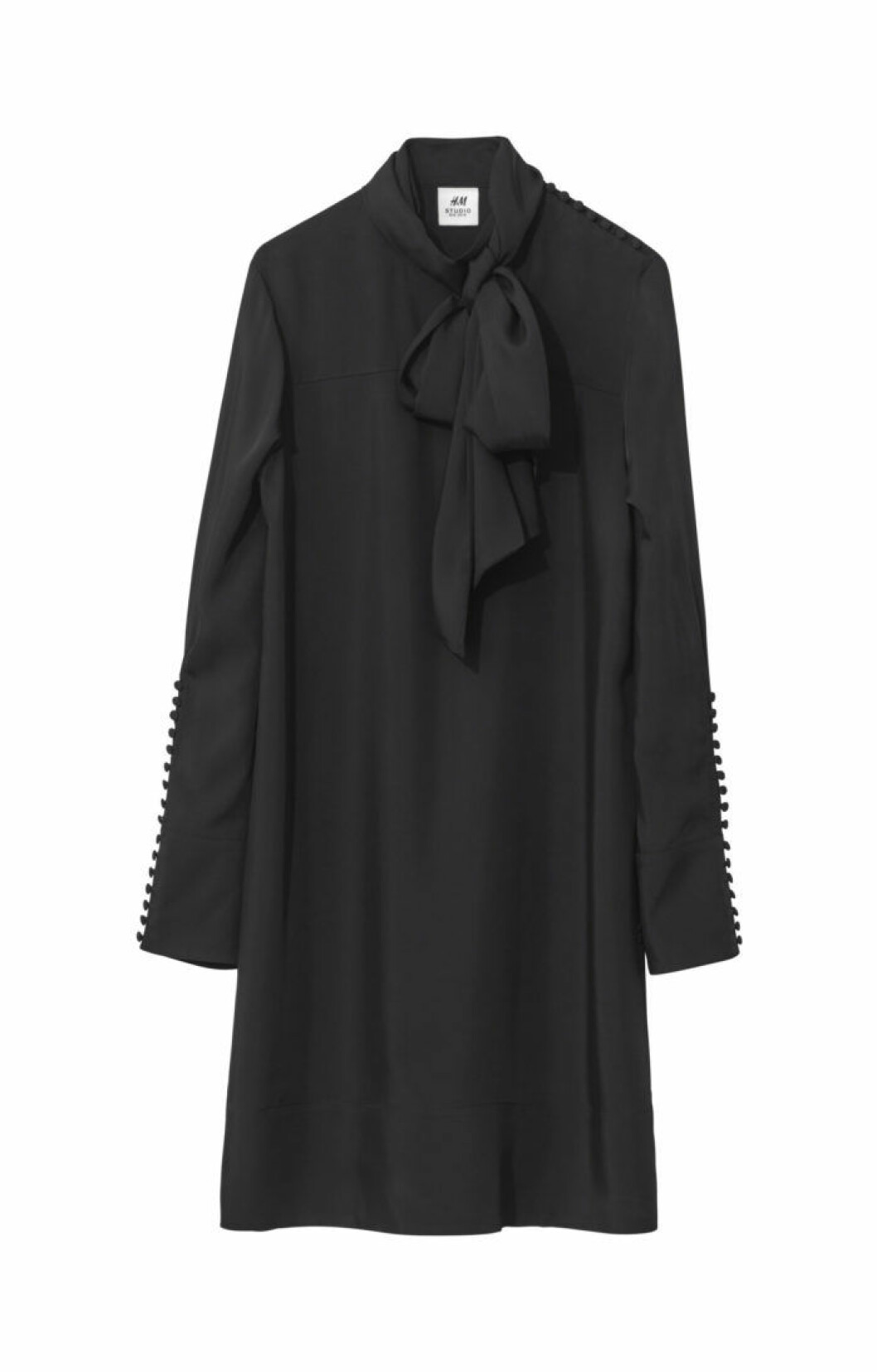 Svart långärmad klänning med knyt i halsen, 1 299 kr. svart klänning h&m studio aw18