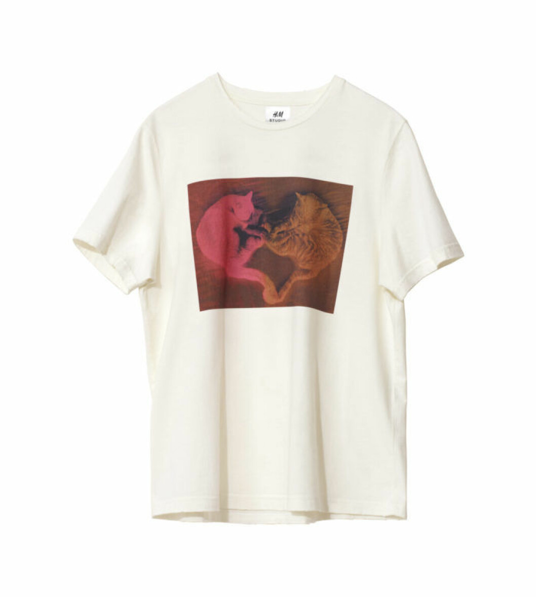 Vit t-shirt med katt-tryck, 299 kr. katt-tshirt h&m studio aw18