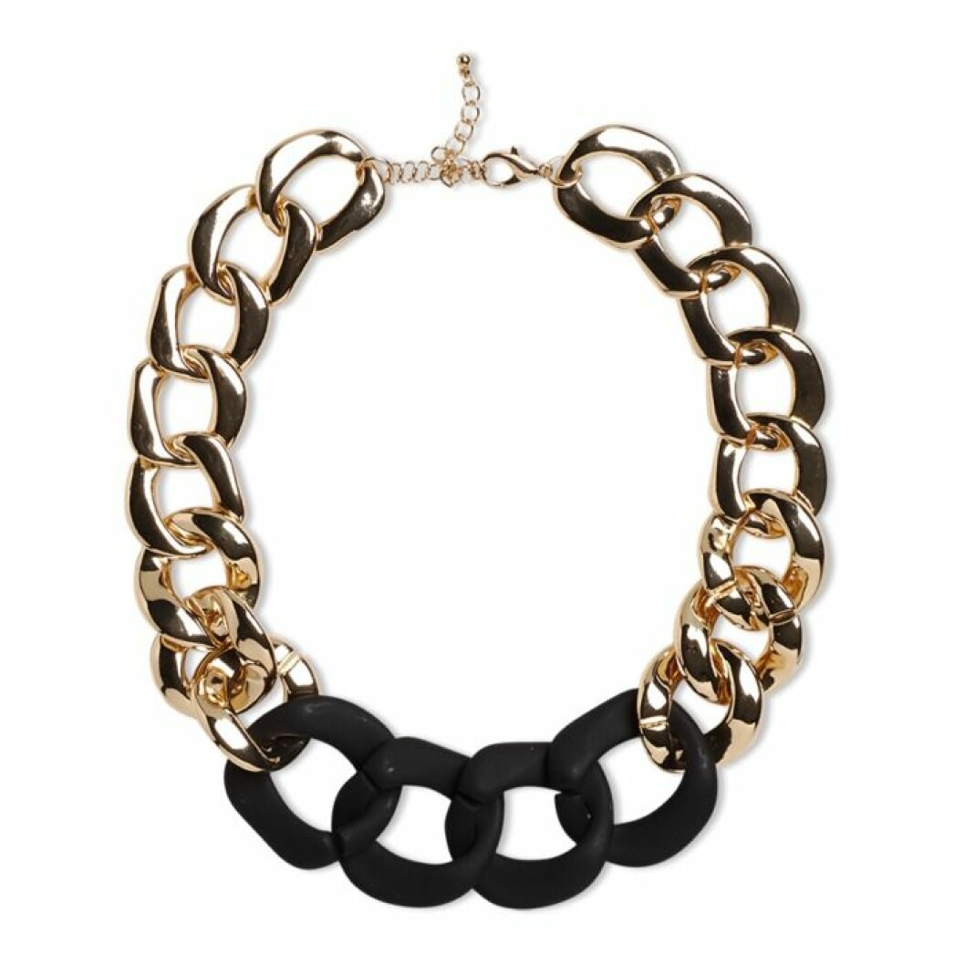 <a href="http://www.lindex.com/se/dam/accessoarer/smycken/7351829/Kort-halsband/?styleId=75444700" target="_blank">Maffig kedja</a>, 99 kr, Lindex. halsband-bred-kedja-lindex