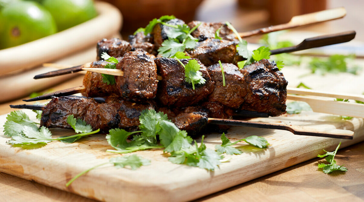 Koriandermarinerade köttspett