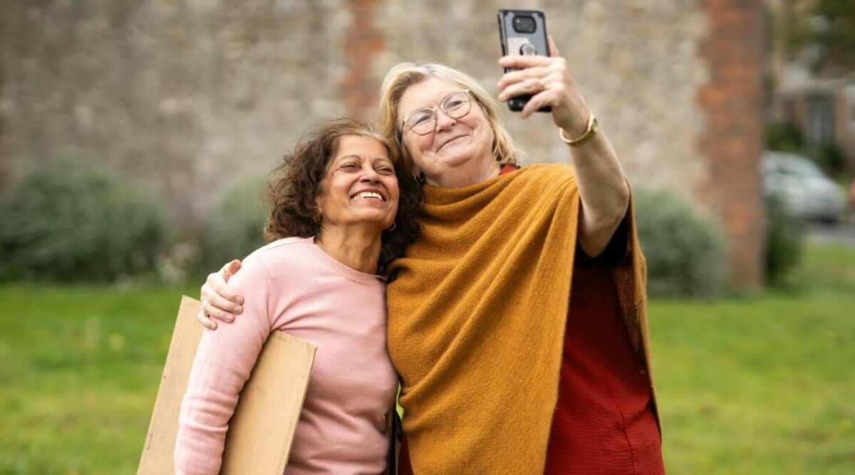 Därför är det bra att skrolla på mobilen om du är 50+