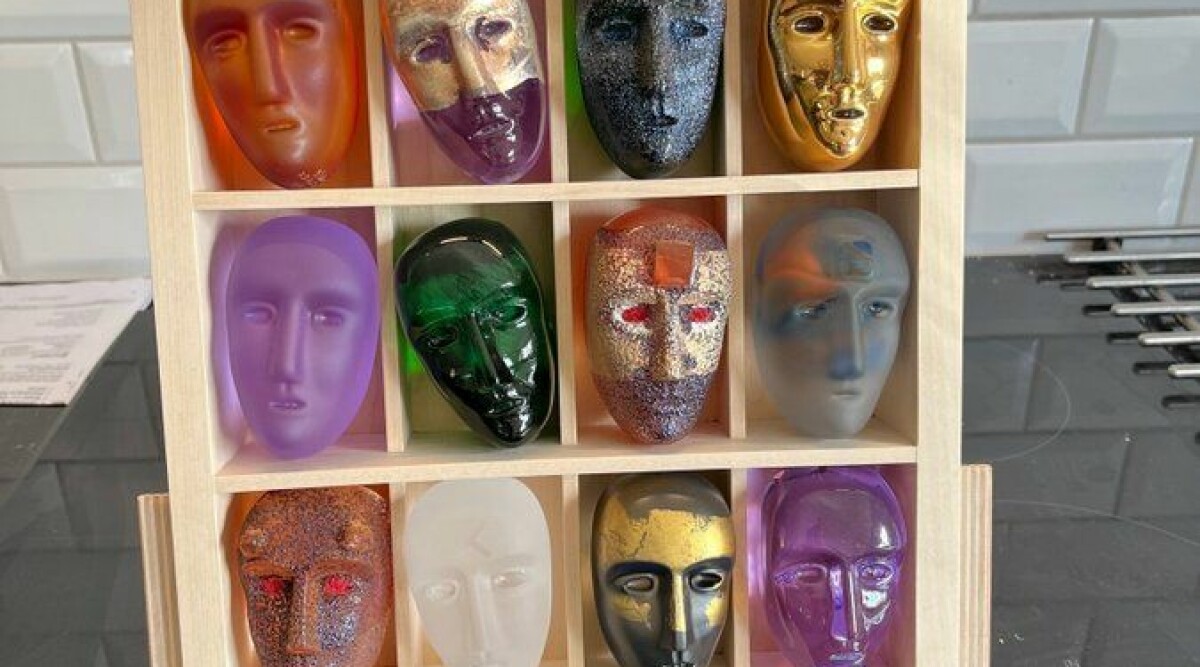 Sveriges största glaskonstnär – så dyrt säljs hans verk