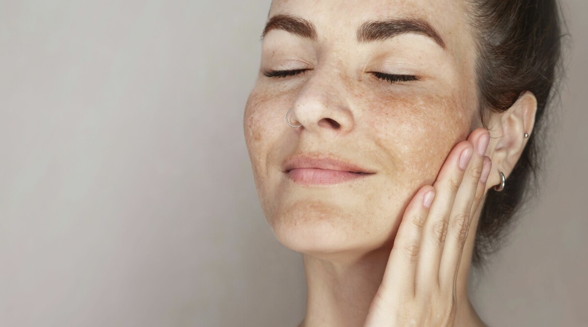 Få bort pigmentfläckarna efter sommaren – experten vet hur!