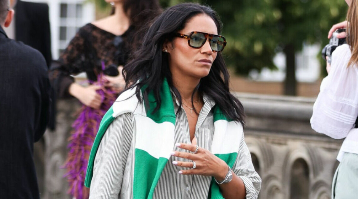 Här är höstens trendigaste tröja – och så stylar du den på olika sätt