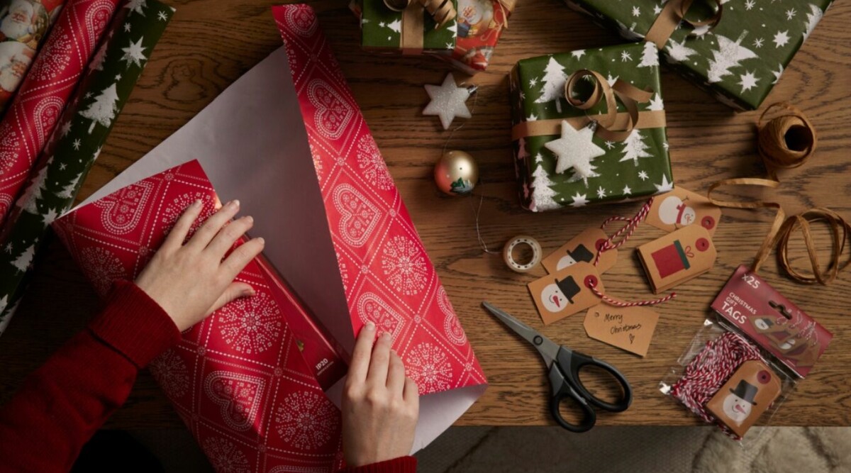 Julklappar, pynt och praktiska lösningar: JULA-kuten räddar december